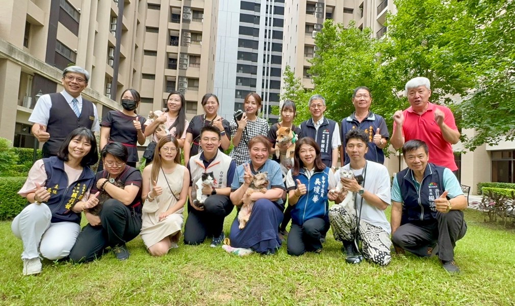 02The Cherry Blossoms in Bloom community in the City's Wuri District teamed up with the Taiwan Animal Protection Monitor Network to hold the joint Results of the Cherry Blossoms in Bloom Communit