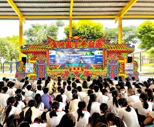 tHealth Inspection Office cooperates with the Wu Chou Yuan Palm Puppet Troupe to hold the animal protection-themed hand puppet show "Shi Yan-wen and the Stray Dog"